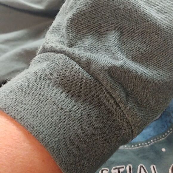 Forever 21. Cropped long sleeve Tee. Size Large. EUC - Picture 3 of 5